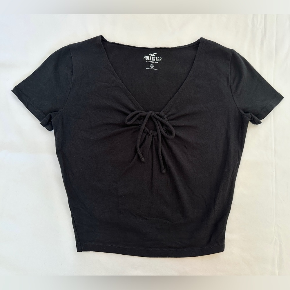 Hollister Co. Short Sleeve Keyhole Tie Cropped Tee - Black - S
